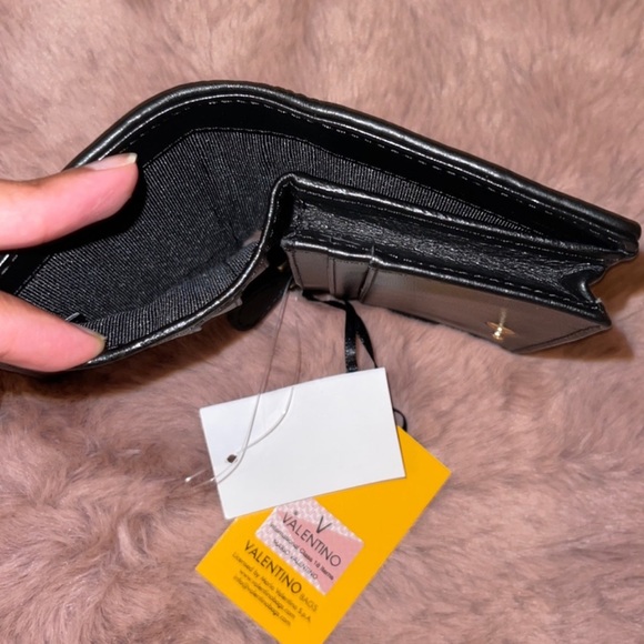 ❌SOLD❌Valentino bi fold wallet - Picture 5 of 6